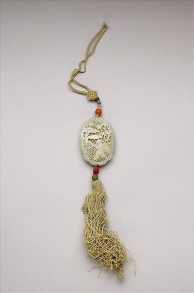 玉鏤雕人物香盒