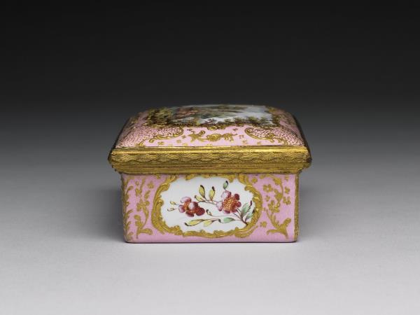 銅胎畫琺瑯鼻煙盒