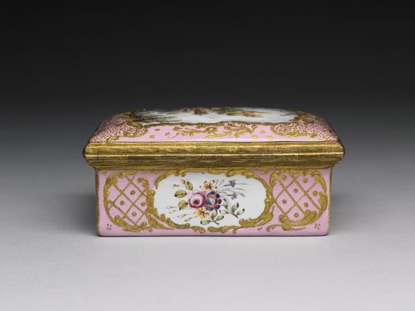 銅胎畫琺瑯鼻煙盒