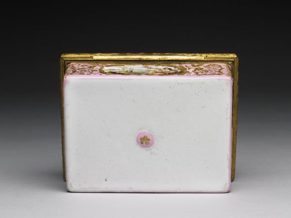 銅胎畫琺瑯鼻煙盒