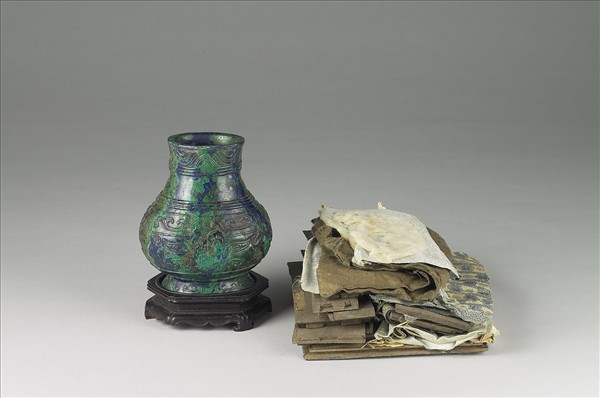 獸面紋孔雀石尊