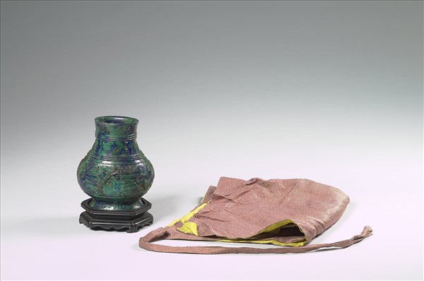 獸面紋孔雀石尊