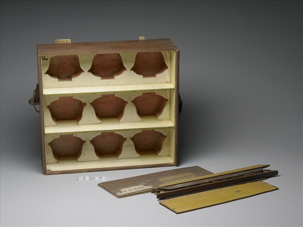 東暖閣水晶套環隨末箱