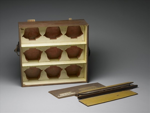 東暖閣水晶套環隨末箱