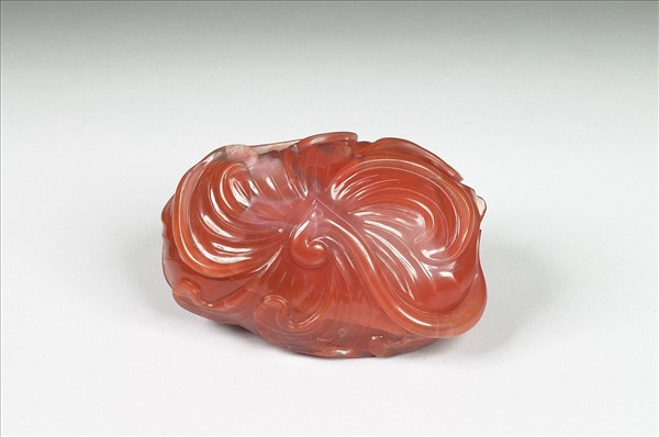 帶雕骨座及虬角匙瑪瑙水盛