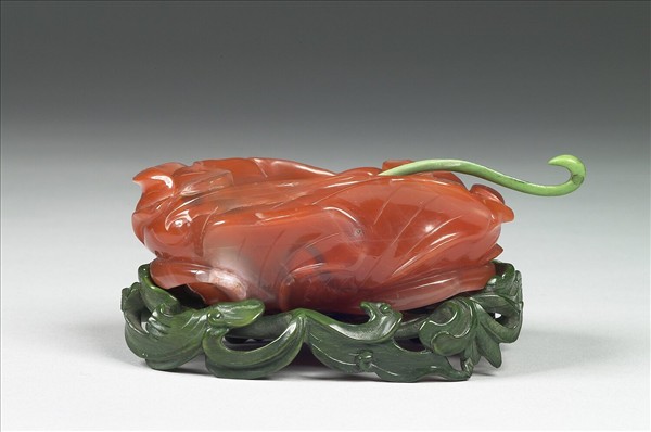 帶雕骨座及虬角匙瑪瑙水盛