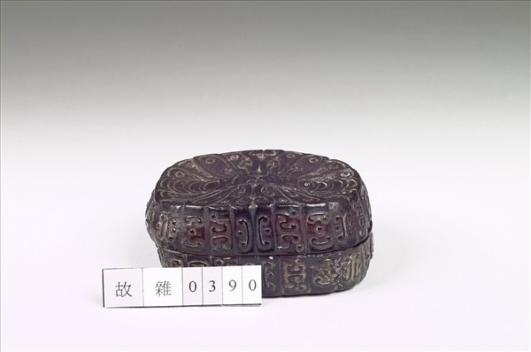 刻花琥珀盒