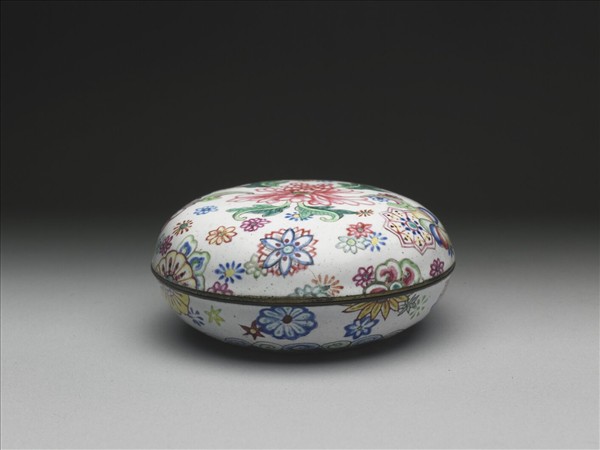 銅胎畫琺瑯花卉盒