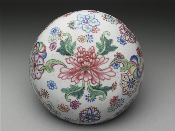 銅胎畫琺瑯花卉盒