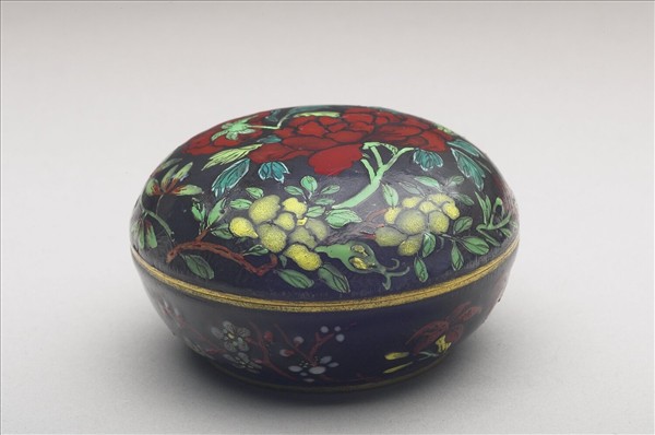 銅胎畫琺瑯花卉盒