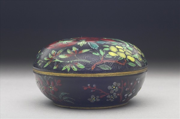 銅胎畫琺瑯花卉盒