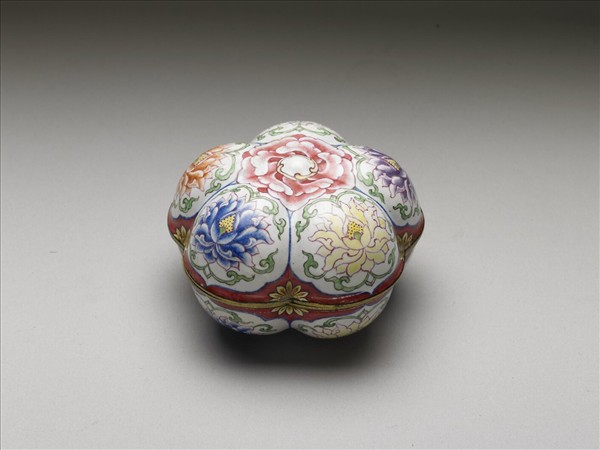 銅胎畫琺瑯花卉五楞式盒