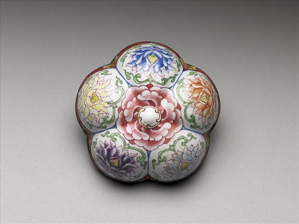 銅胎畫琺瑯花卉五楞式盒