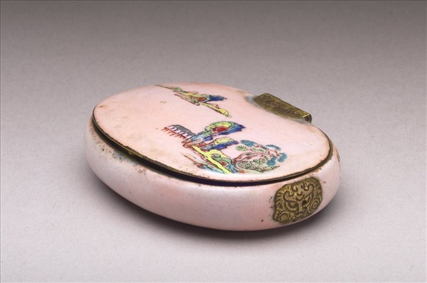 銅胎畫琺瑯粉地山水盒