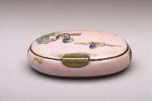 銅胎畫琺瑯粉地山水盒