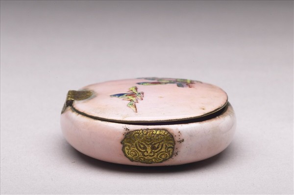 銅胎畫琺瑯粉地山水盒