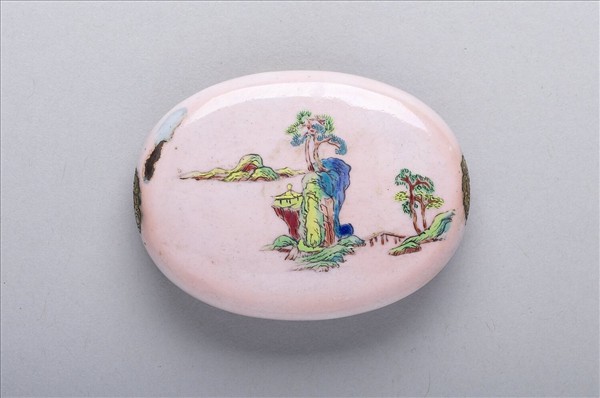 銅胎畫琺瑯粉地山水盒