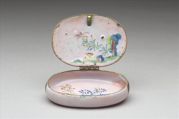 銅胎畫琺瑯粉地山水盒