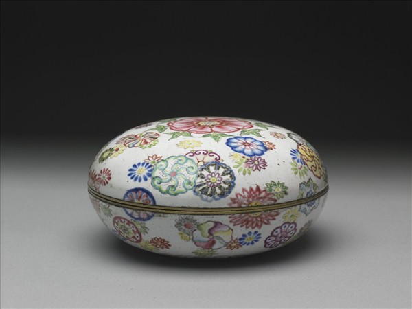 銅胎畫琺瑯花卉紋盒