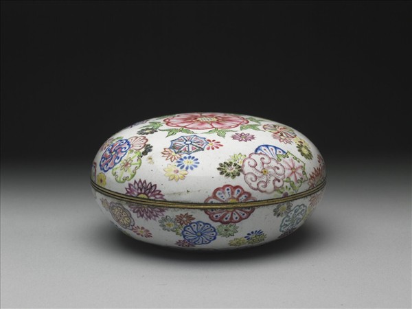 銅胎畫琺瑯花卉紋盒