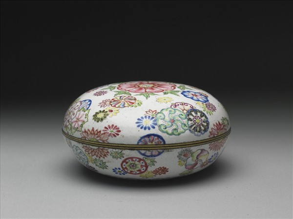 銅胎畫琺瑯花卉紋盒