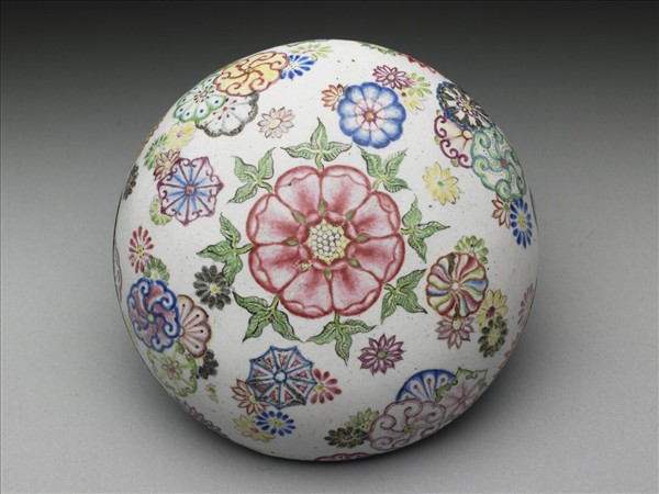 銅胎畫琺瑯花卉紋盒