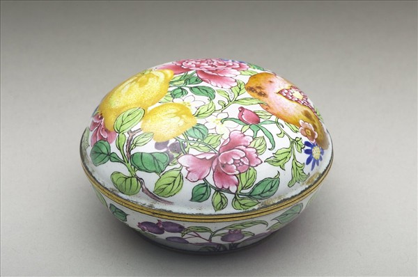 銅胎畫琺瑯花果盒