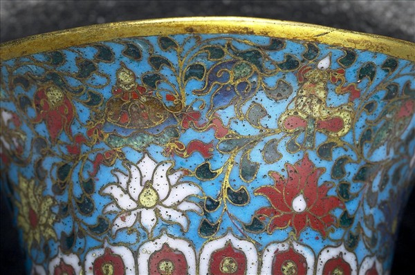 掐絲琺瑯夔龍紋尊