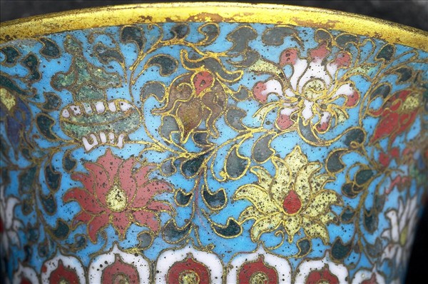 掐絲琺瑯夔龍紋尊