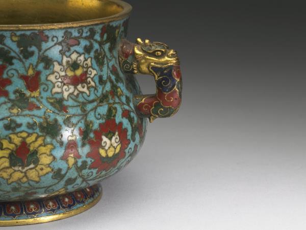 掐絲琺瑯番蓮紋龍耳爐