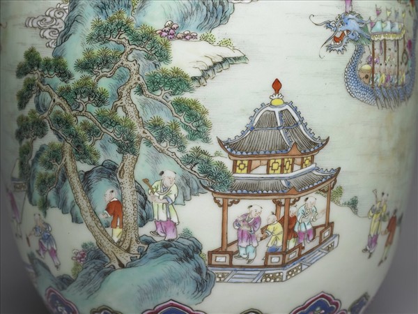 洋彩藍地百子龍舟圖雙耳瓶