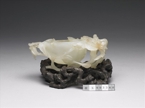 玉鳥紋連枝桃式洗