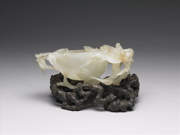 玉鳥紋連枝桃式洗