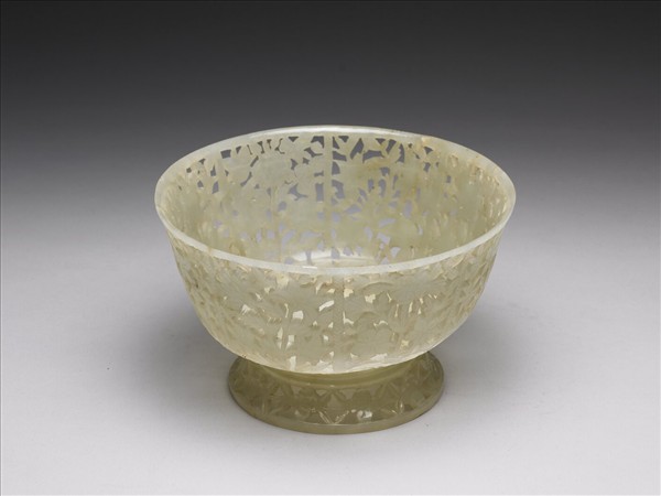 玉鏤空花圓碗