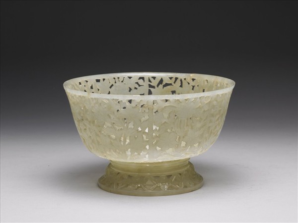 玉鏤空花圓碗