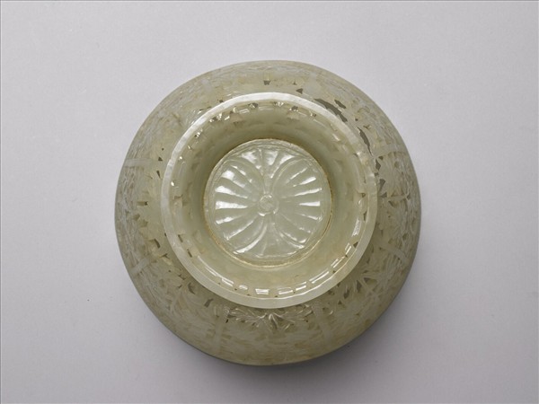 玉鏤空花圓碗