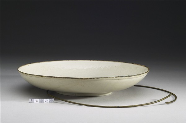 定窯 白瓷印花花卉紋盤