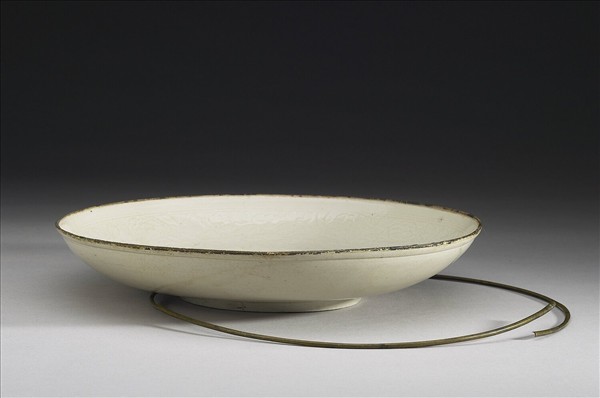 定窯 白瓷印花花卉紋盤