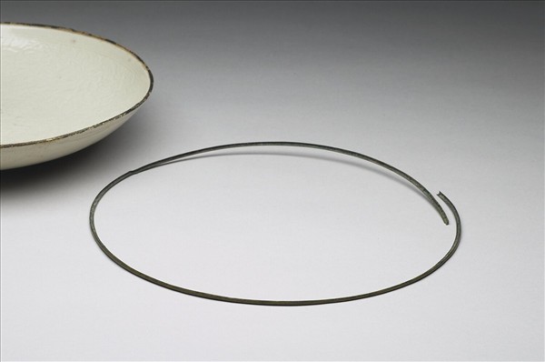 定窯 白瓷印花花卉紋盤