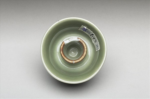 粉彩番蓮紋描金帶扣