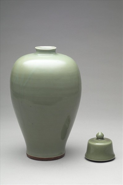 粉彩番蓮紋描金帶扣