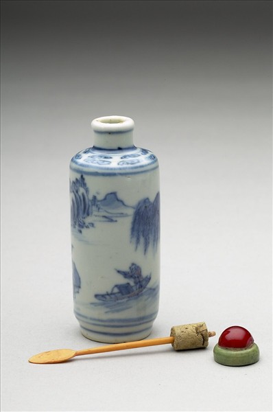 青花釉裡紅山水人物鼻煙壺