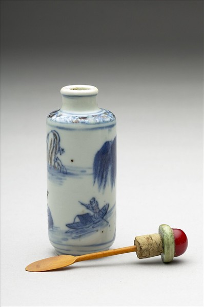 青花釉裡紅山水人物鼻煙壺