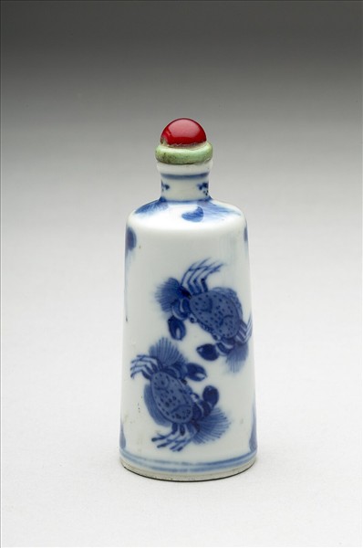 青花螃蟹紋鼻煙壺