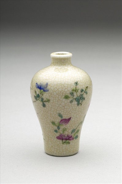 瓷胎粉彩蟲草花卉鼻煙壺