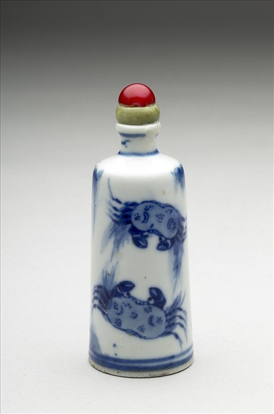 青花螃蟹紋鼻煙壺