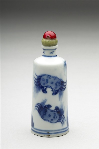 青花螃蟹紋鼻煙壺