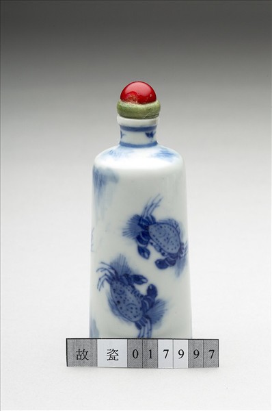 青花螃蟹紋鼻煙壺