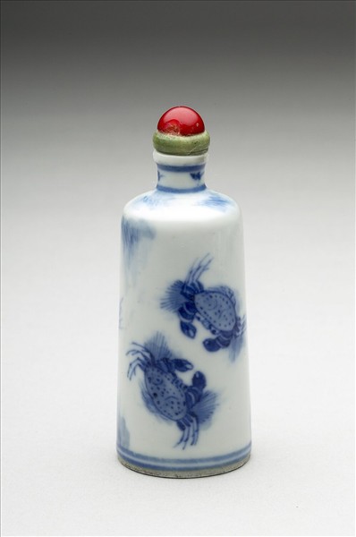 青花螃蟹紋鼻煙壺