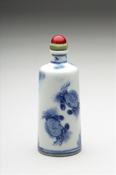 青花螃蟹紋鼻煙壺